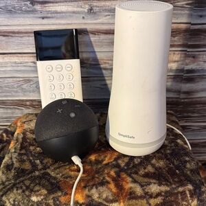 SimpliSafe White Base Station with Black Speaker